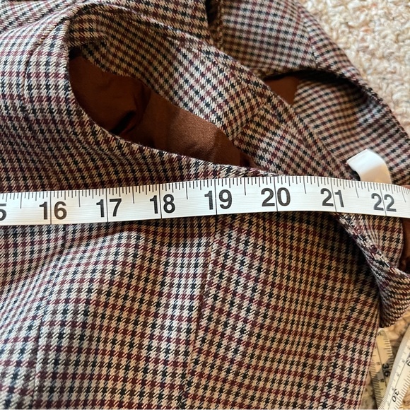 ASTR the label Women Gisselle Crewneck Vest and tailored short set medium plaid - Picture 8 of 13